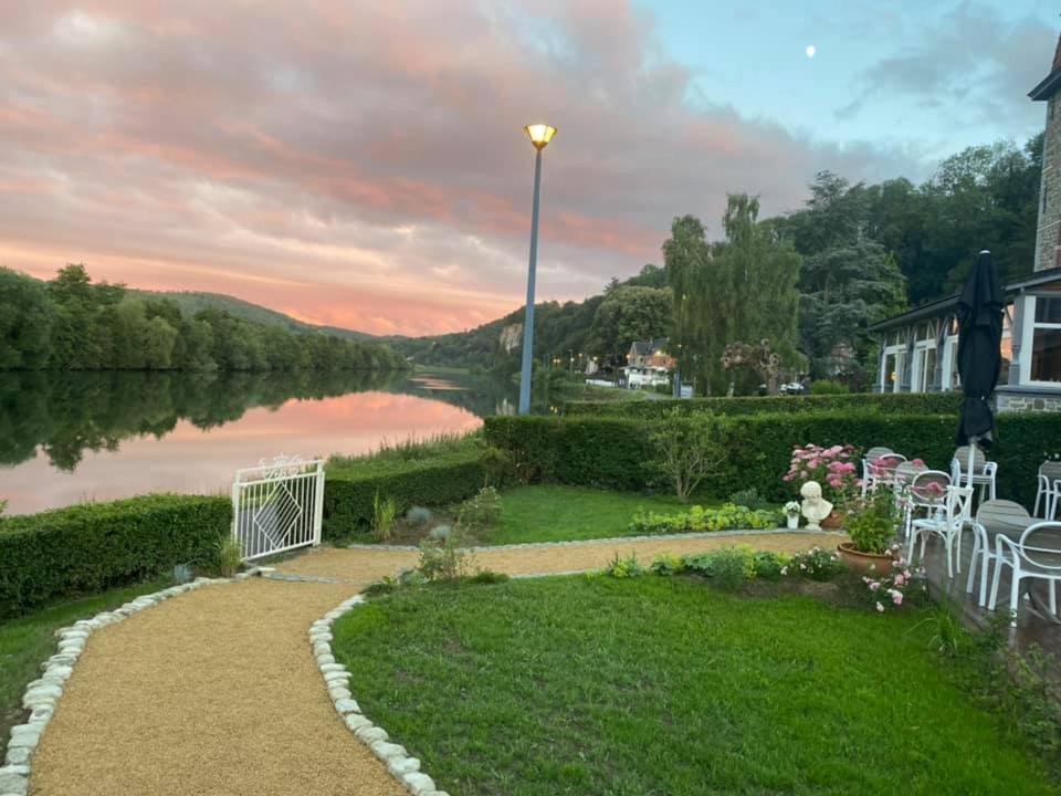 Maison Et Velos A Godinne Dans La Vallee De La Meuse Exterior foto