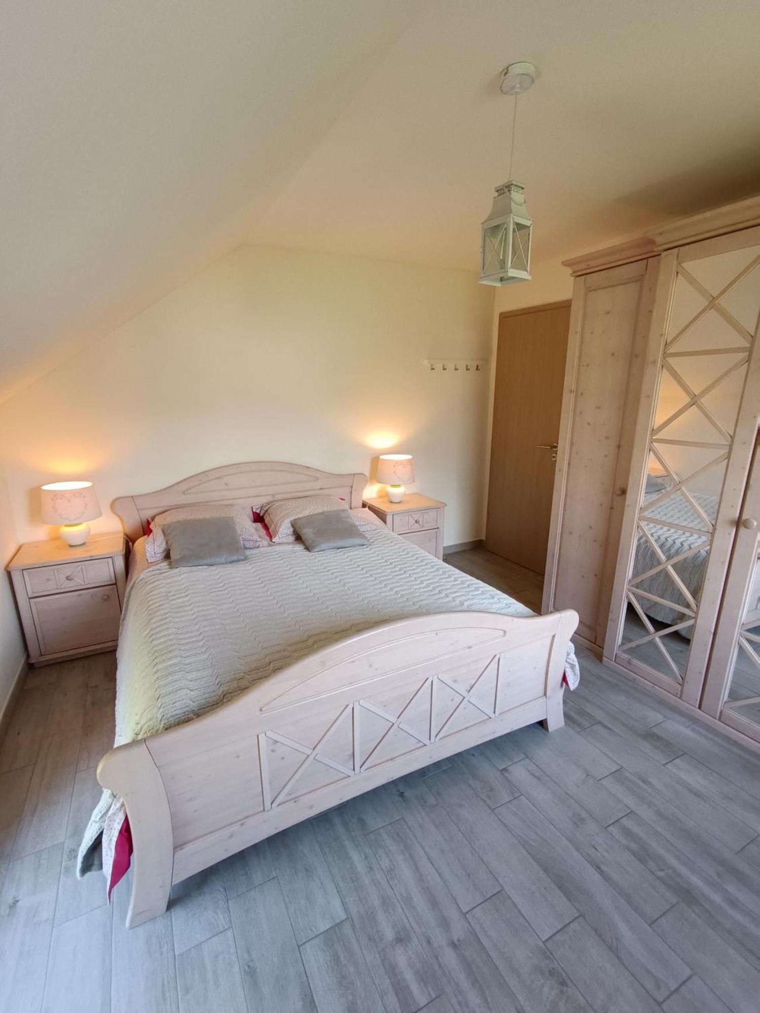 Maison Et Velos A Godinne Dans La Vallee De La Meuse Exterior foto