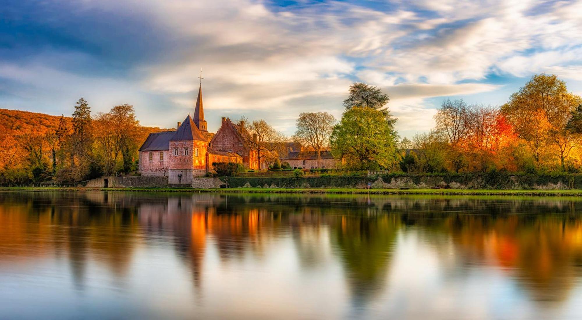 Maison Et Velos A Godinne Dans La Vallee De La Meuse Exterior foto
